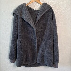 Eesome Women’s M/L Grey Jacket Hooded‎ Fuzzy With Pockets Warm Cozy Teddy